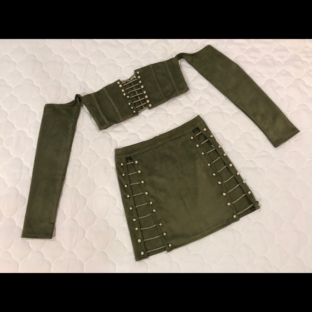 Two Piece Set - Picture 3 of 7